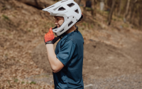 KACIGA FORCE DROP downhill, belo-siva S-M