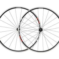 *TOČKOVI SHIMANO WH-R501A, PREDNJI & ZADNJI, FOR 8/9/10 SPEED, OLD 100/130MM, RIM CLINCHER BLACK W/TAPE, RED STICKER, SPOKE BLADED, QR BLACK